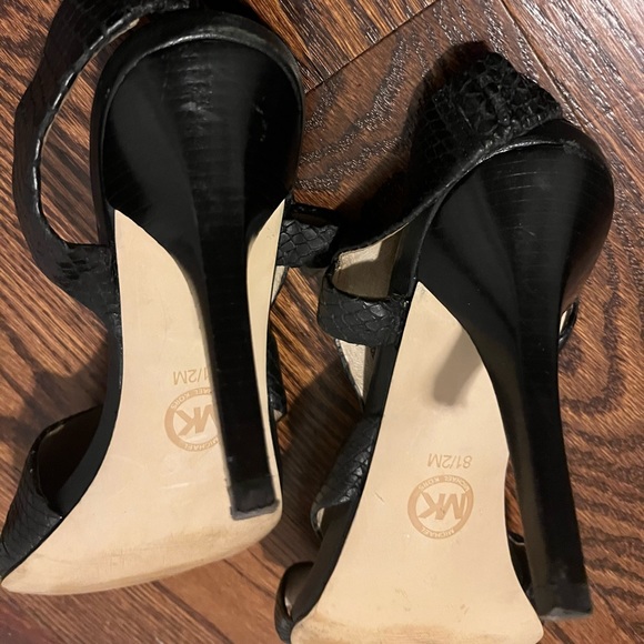 Michael Kors size 8 1/2 sandals - Picture 5 of 6